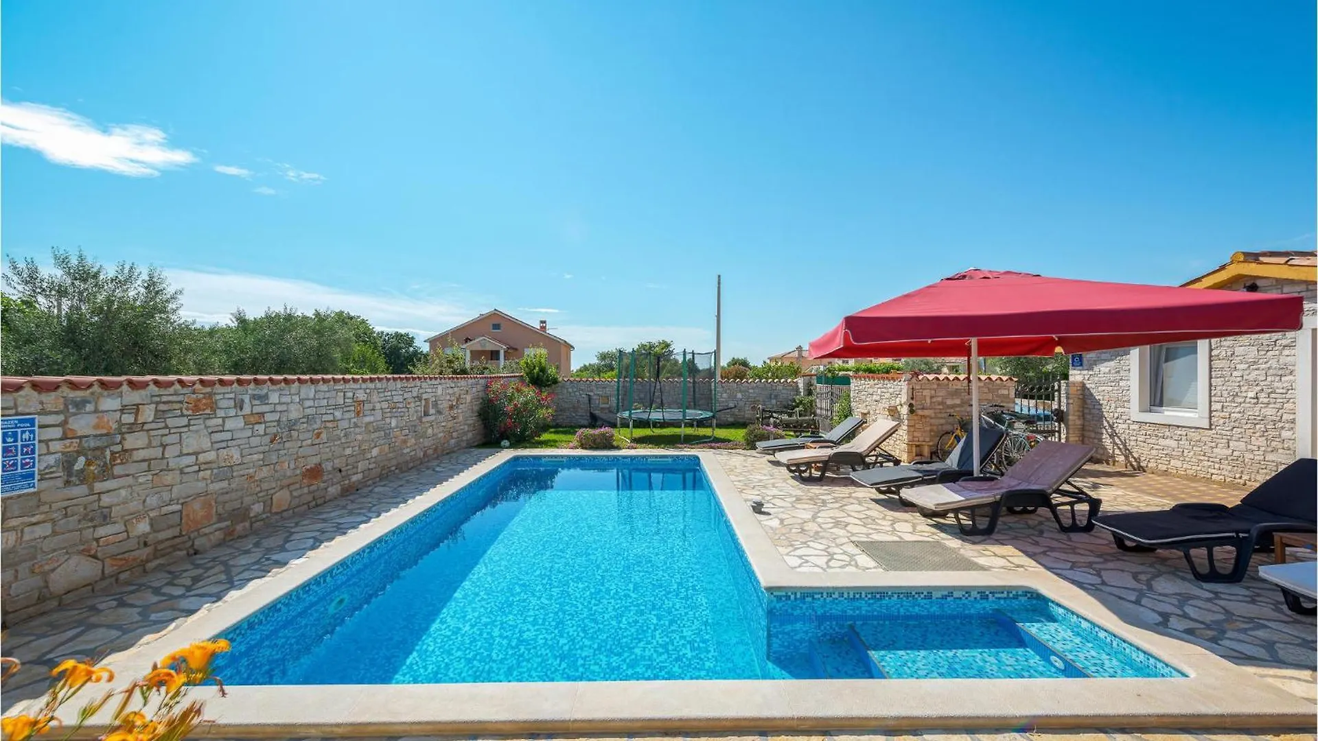 Gorgeous Home In Golubovo With Wifi Mednjan 0*,